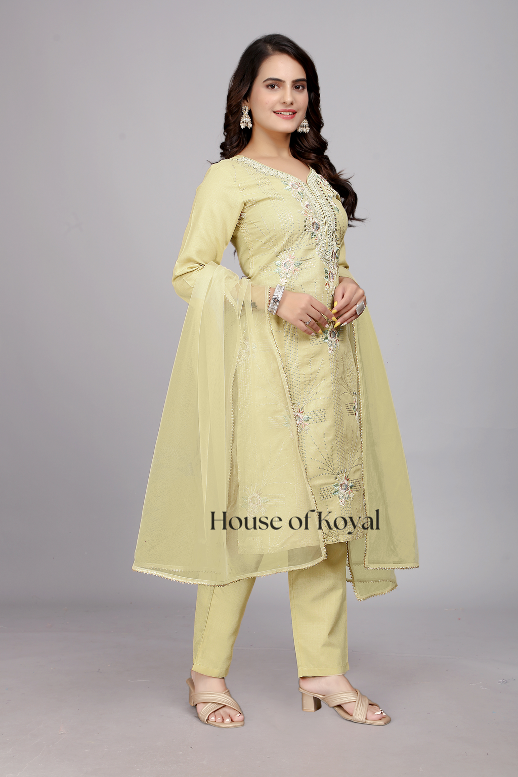 Amaira Chiku Embroidered Kurti