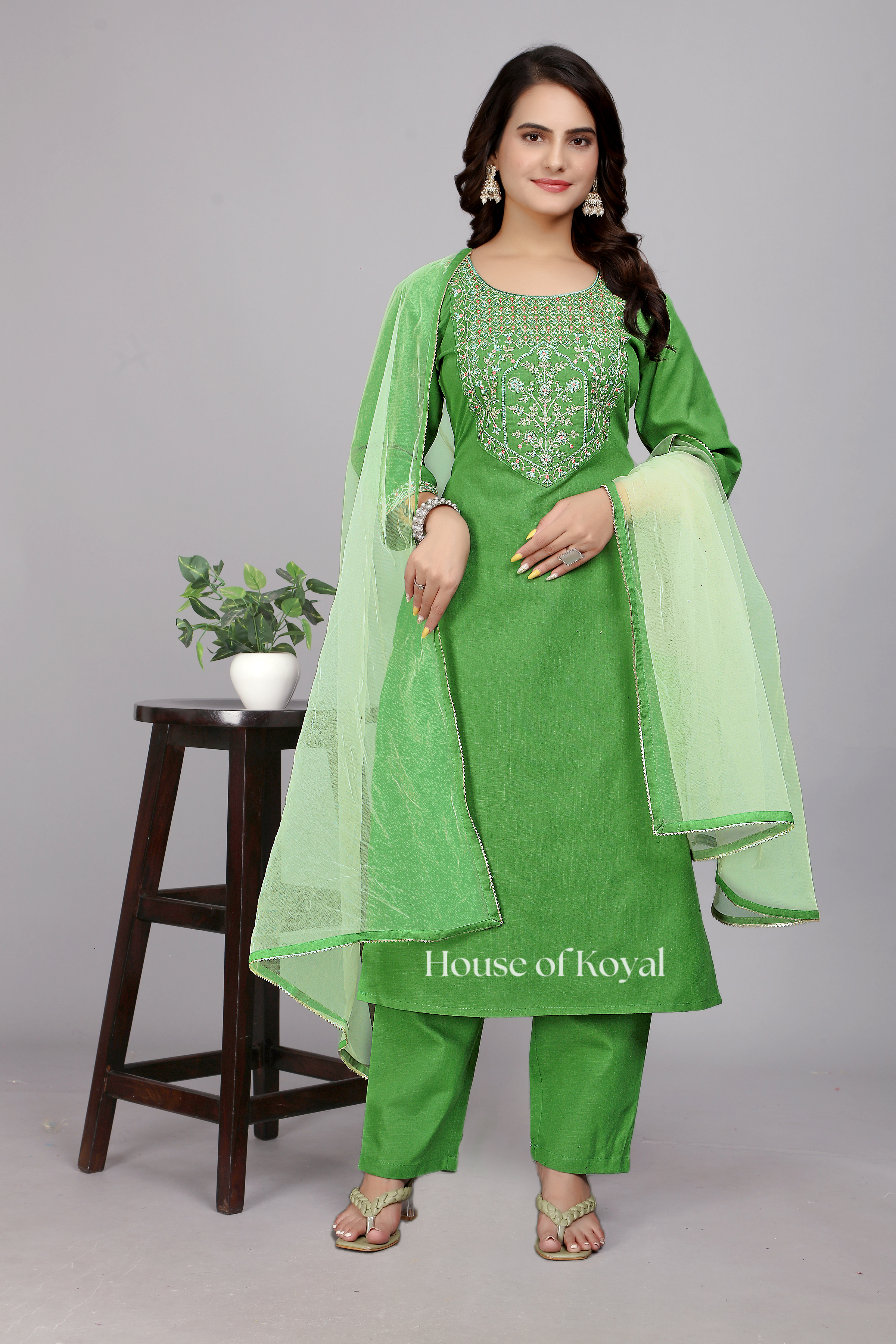 Anvi Green Embroidered Kurti