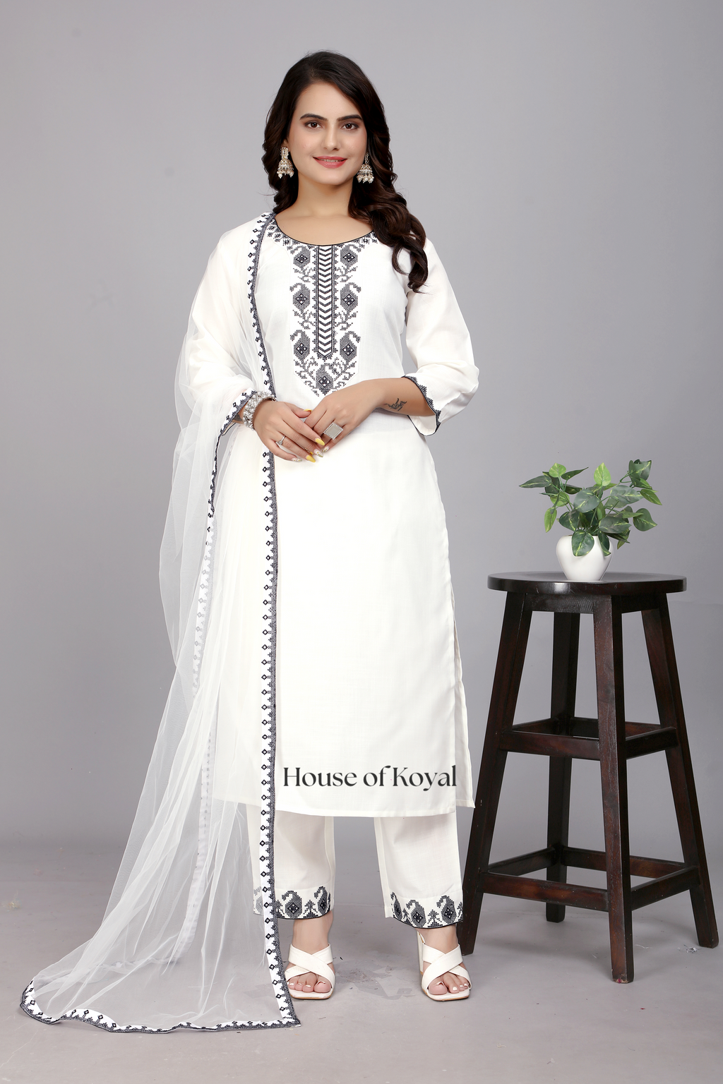 Ivana White Embroidered Kurti