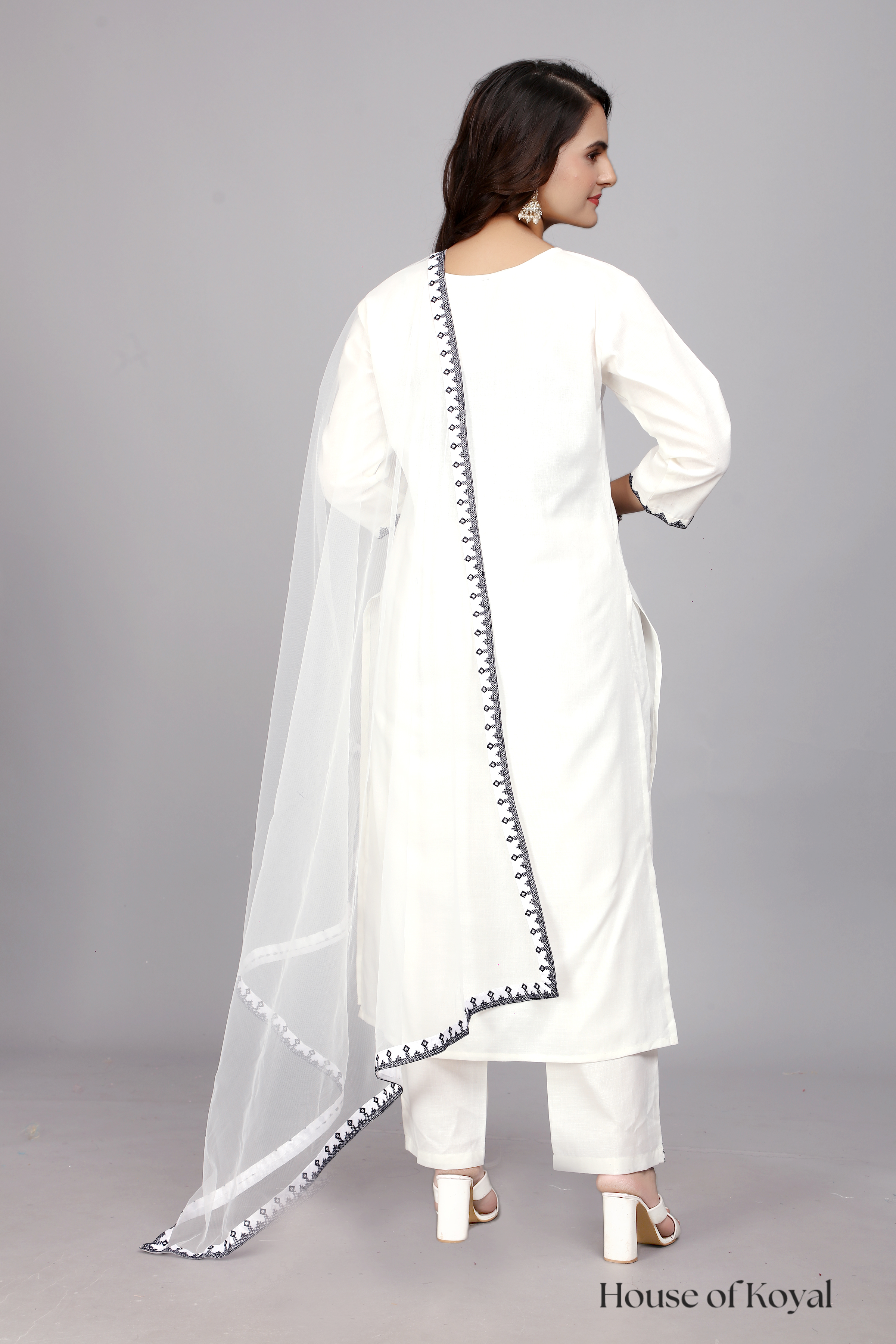 Ivana White Embroidered Kurti